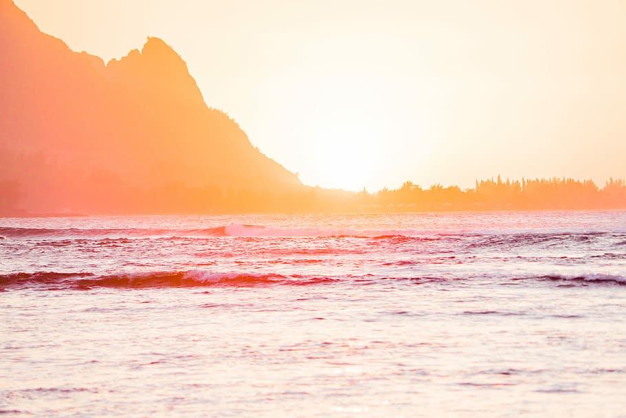 photograph of sea during golden hour, landscape photo of body of water at sunrise HD wallpaper
