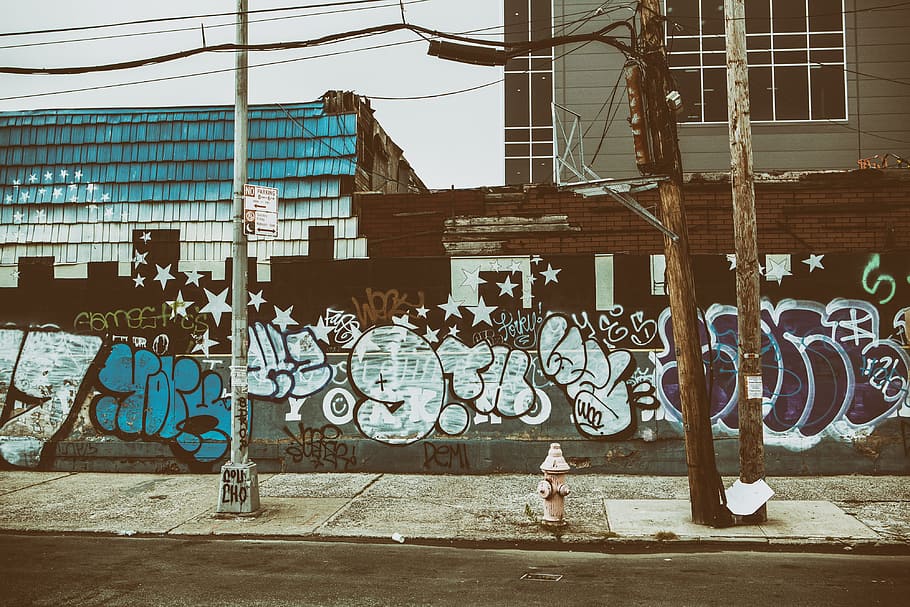 Wide angle shot of a graffiti-covered street in Williamsburg, Brooklyn, New York City, HD wallpaper