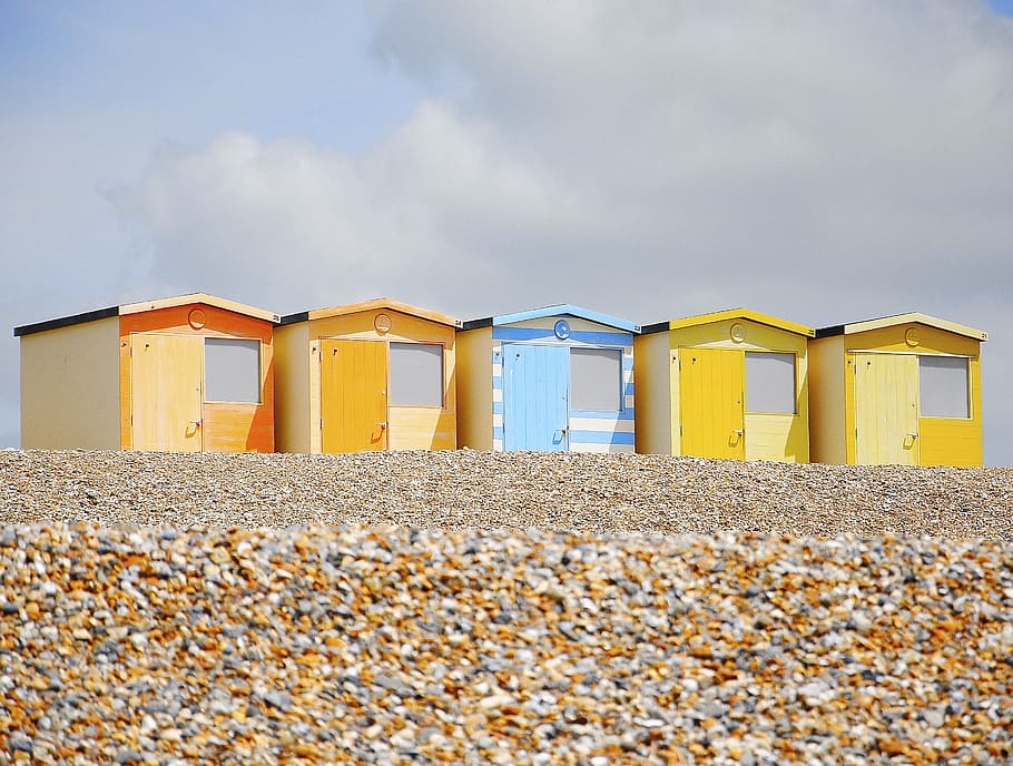 Beach Hut, Pebbles, Sand, summer, travel, sea, vacation, house HD wallpaper
