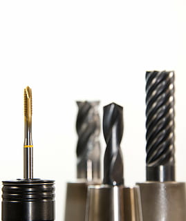 several drill bits, thread cutter, taps, milling, milling machine HD wallpaper