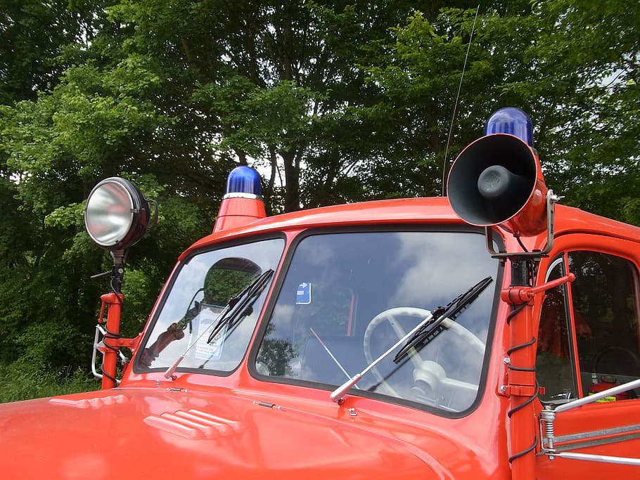 auto, oldtimer, fire, red, horn, signal, blue light, spotlight HD wallpaper