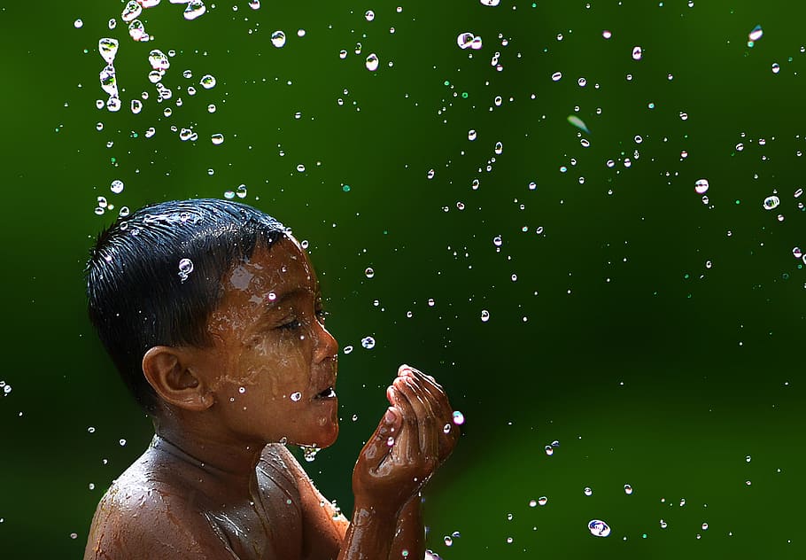 Wet Boy With Water Droplets in Slow Motion Photography, bath HD wallpaper