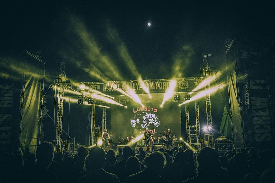 band playing on stage during nighttime, Lowboys concert painting HD wallpaper
