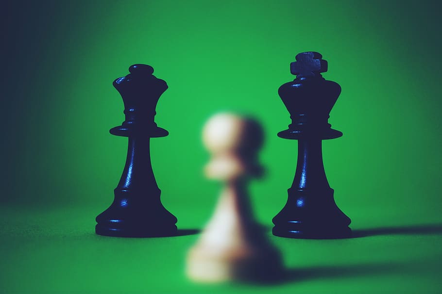 selective focus photography of three black and brown chess pieces, HD wallpaper