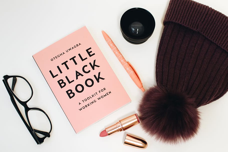 Little Black Book Beside Eyeglasses and Lipstick Case, bonnet, HD wallpaper