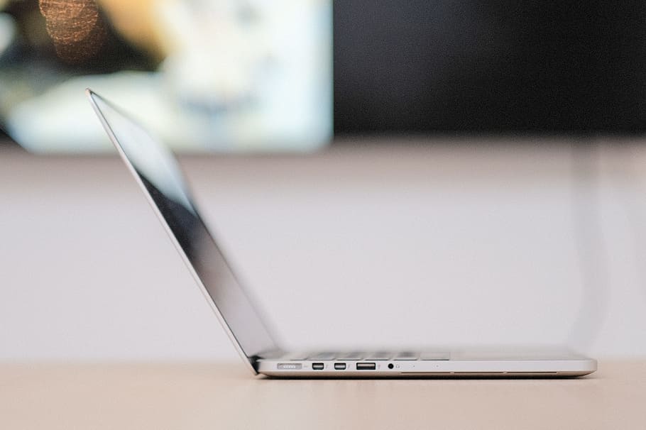 gray laptop computer, shallow focus photo of gray laptop computer HD wallpaper