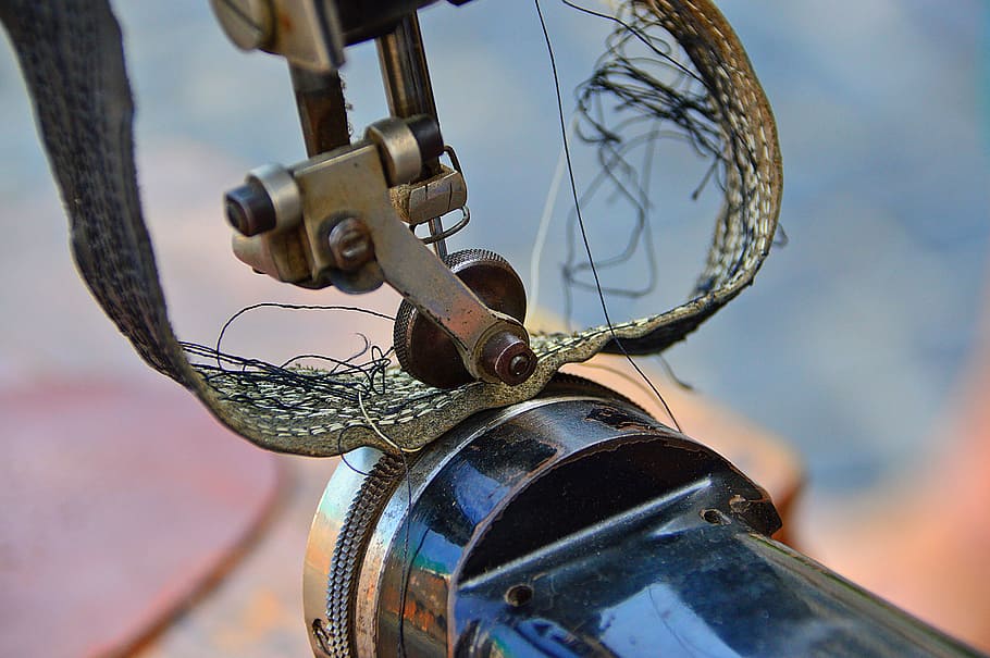 sewing machine, old, veteran, black, close-up, focus on foreground HD wallpaper
