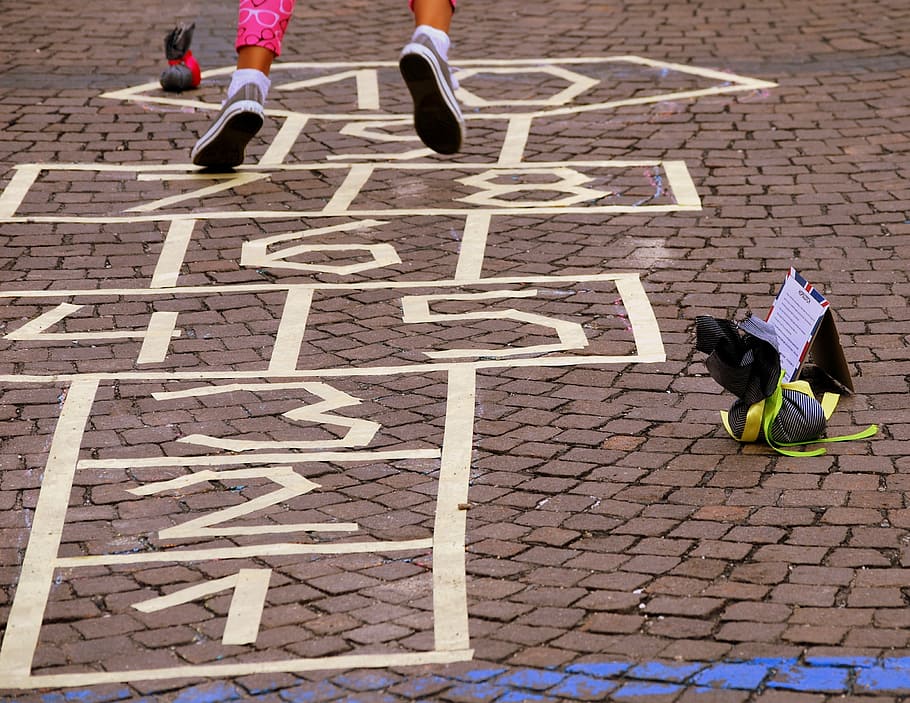 person stepping on hop scotch, play, road, children, jump, tocatì, HD wallpaper