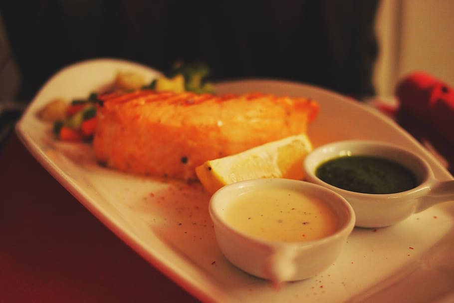 seafood dish with condiments, brown, fish, white, black, sauce HD wallpaper