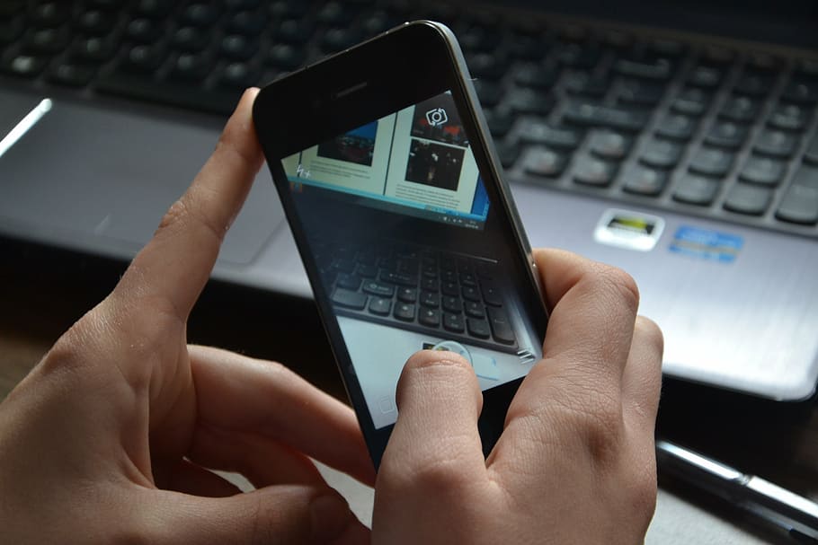 person holding black iPhone 4, cell, cellular phone, smartphone HD wallpaper