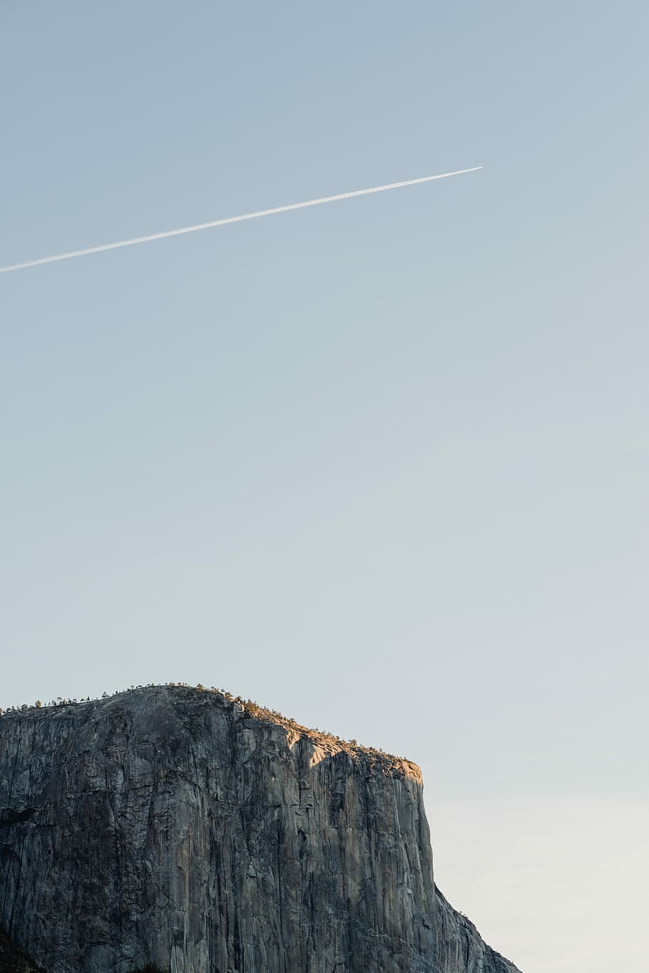 cliff under cloudy sky during daytime, photography of cliff at daytime HD wallpaper