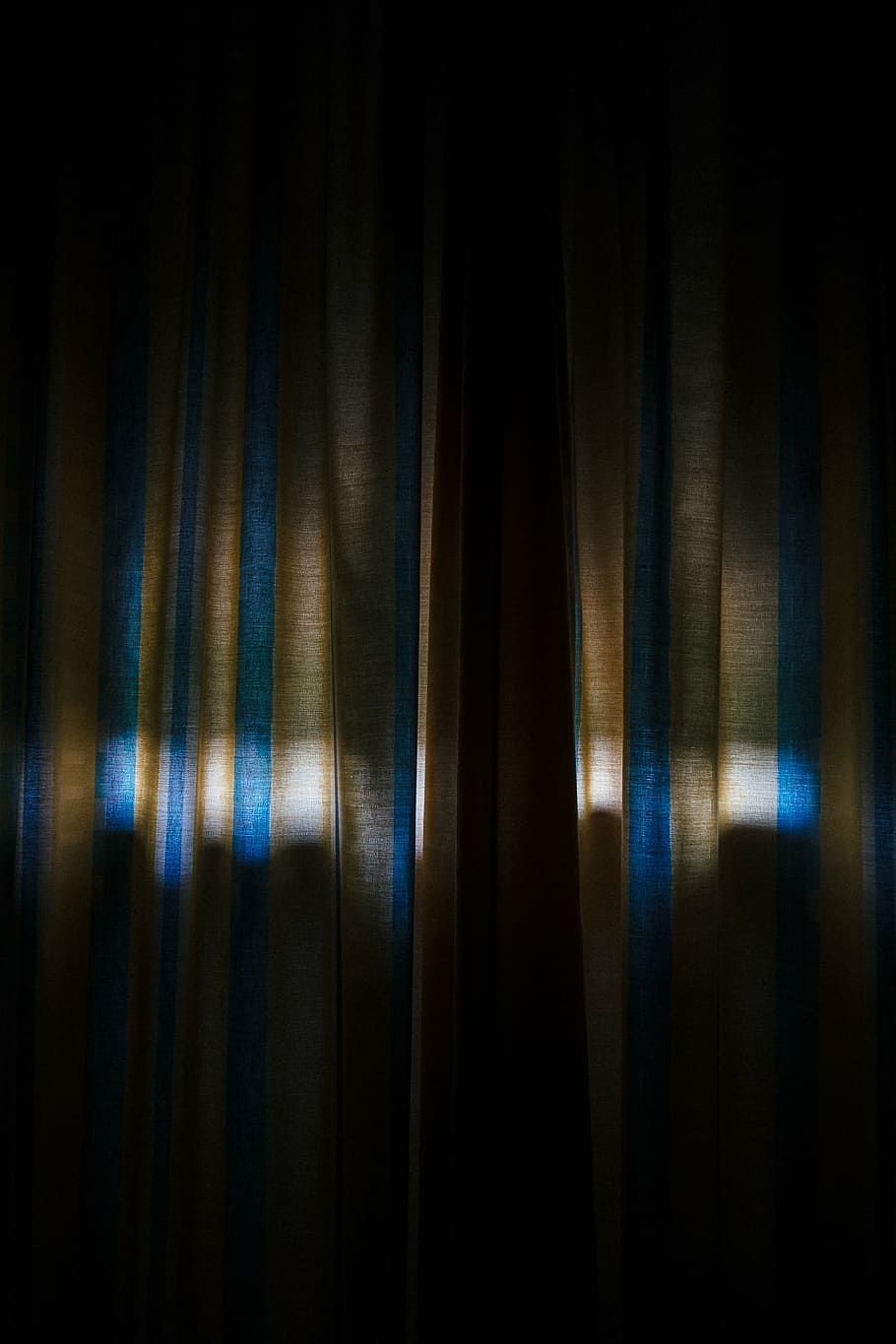 closed gray and blue curtain, dark, night, light, yellow, reflection HD wallpaper
