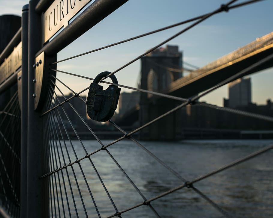 gray padlock on fence, padlock on gray steel fence, bridge, new york HD wallpaper