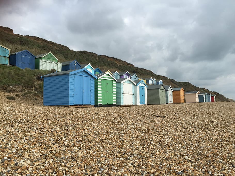 beach huts, pebbles, moody, grey sky, wood, holiday, space HD wallpaper