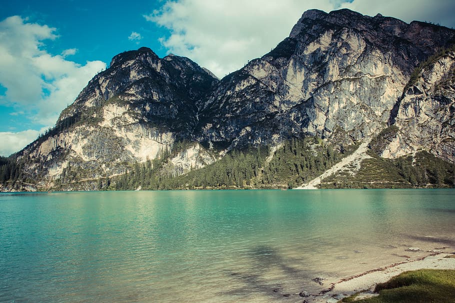 mountain peak near body of water, ocean, nature, landscape HD wallpaper