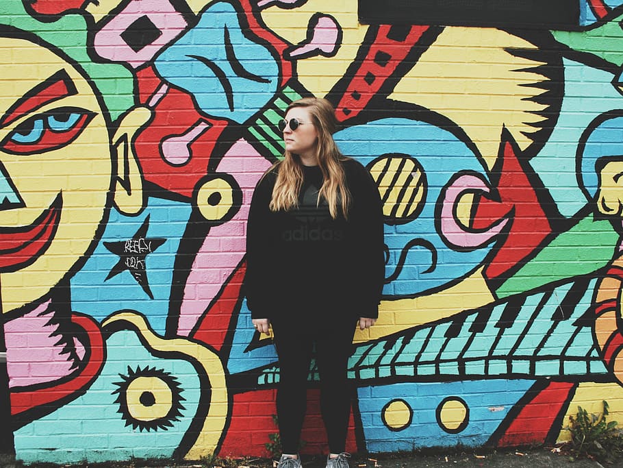 woman wearing black shirt leaning back on graffiti wall, women, HD wallpaper
