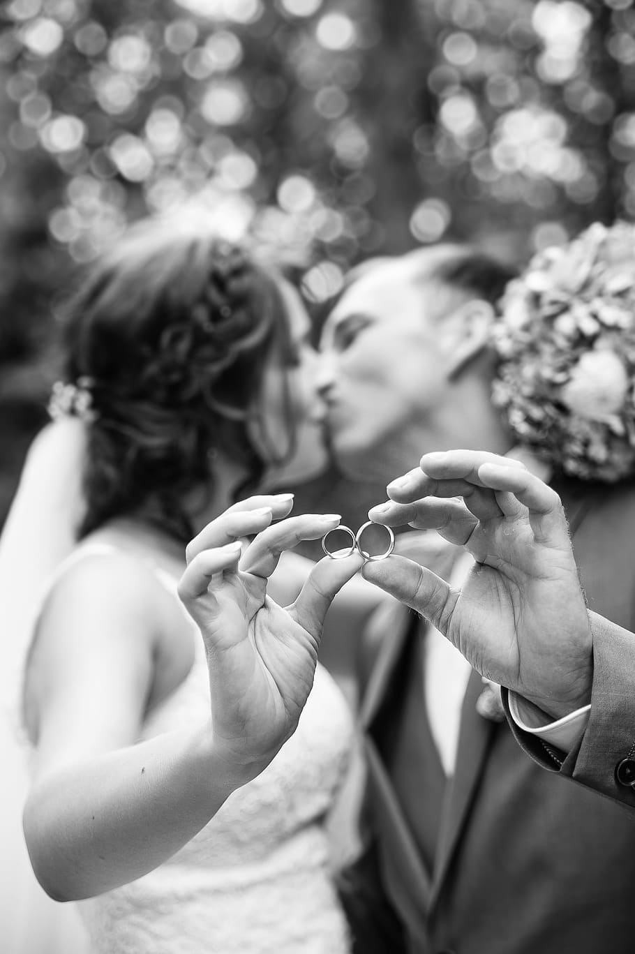 bride and groom kissing, Wedding, Kiss, Hands, Rings, before, HD wallpaper