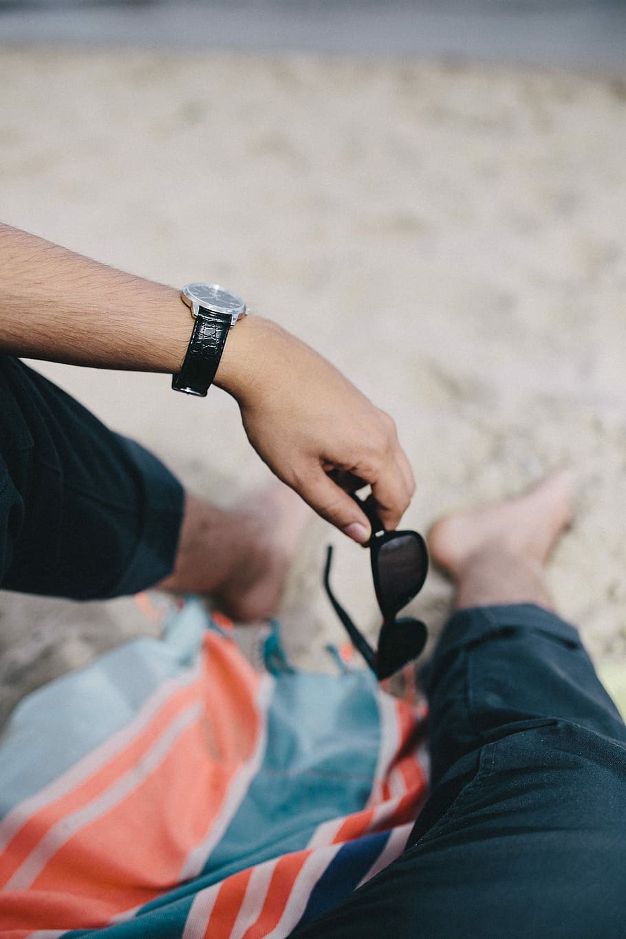 Together at the beach, sand, summer, man, blanket, holidays, vacations HD wallpaper