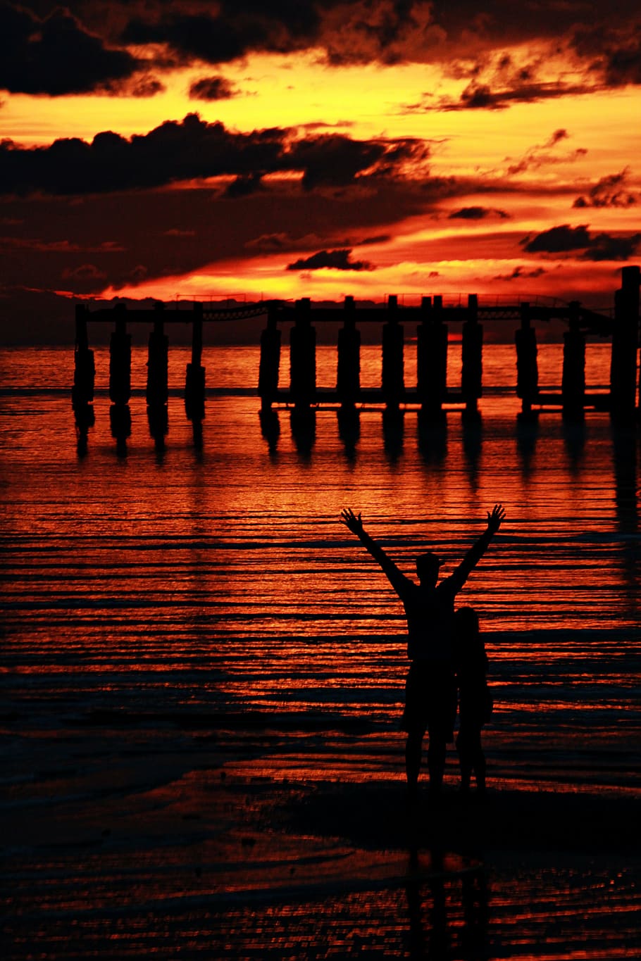 sunset, love, romantic, together, happiness, couple, vacation HD wallpaper