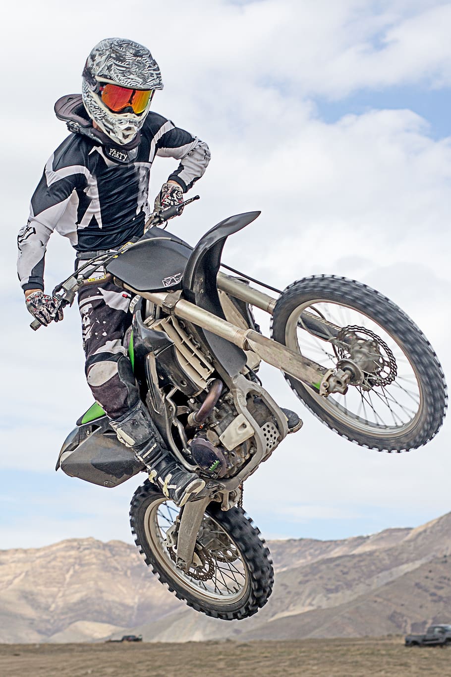 White And Black Motocross Dirt Bike Wallpaper Motorcycle Dirt Bikes  Sport  Wallpaperforu