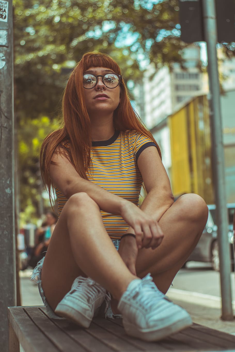 bench, fashion, person, woman, blur, casual, daylight, facial expression HD wallpaper