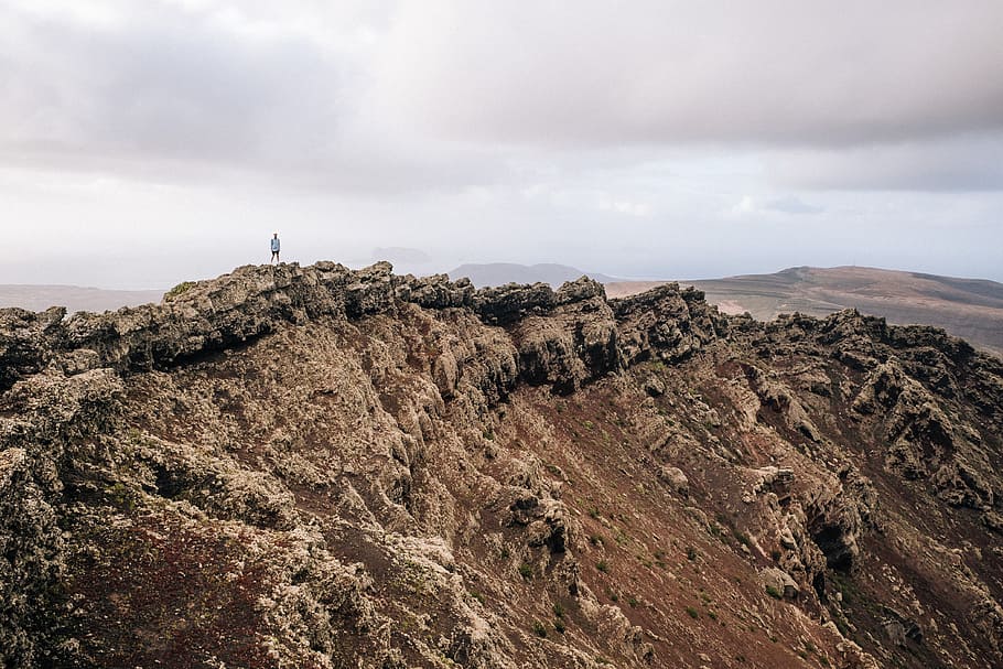 person standing on top of mountain during daytime, person standing on top of mountain HD wallpaper
