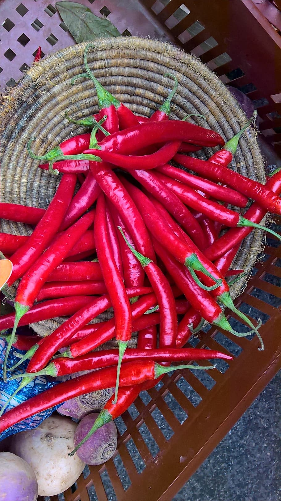 peppers, red, market, vegetable, food and drink, chili pepper HD wallpaper