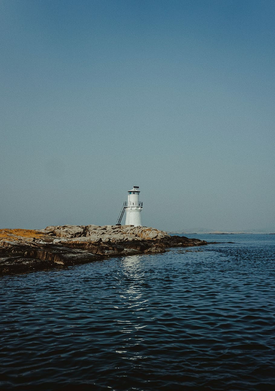 Boat premiere, photo of white lighthouse near body of water, rock HD wallpaper
