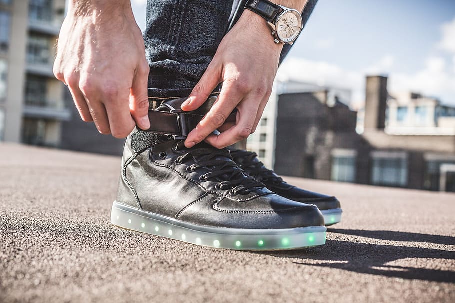 rooftops, sunny, day, daylight, walking, shoe, footwear, sneakers HD wallpaper