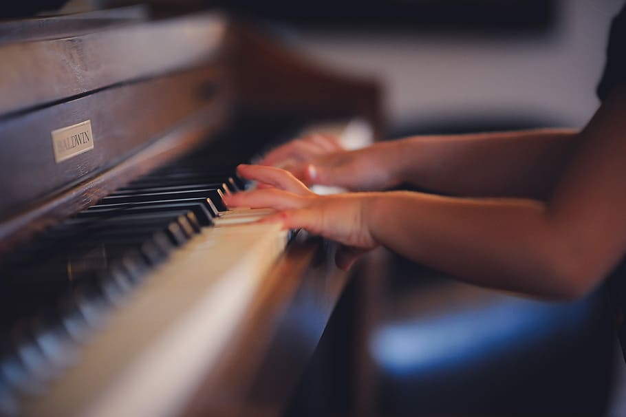 person playing upright piano, person playing piano, hand, music, HD wallpaper