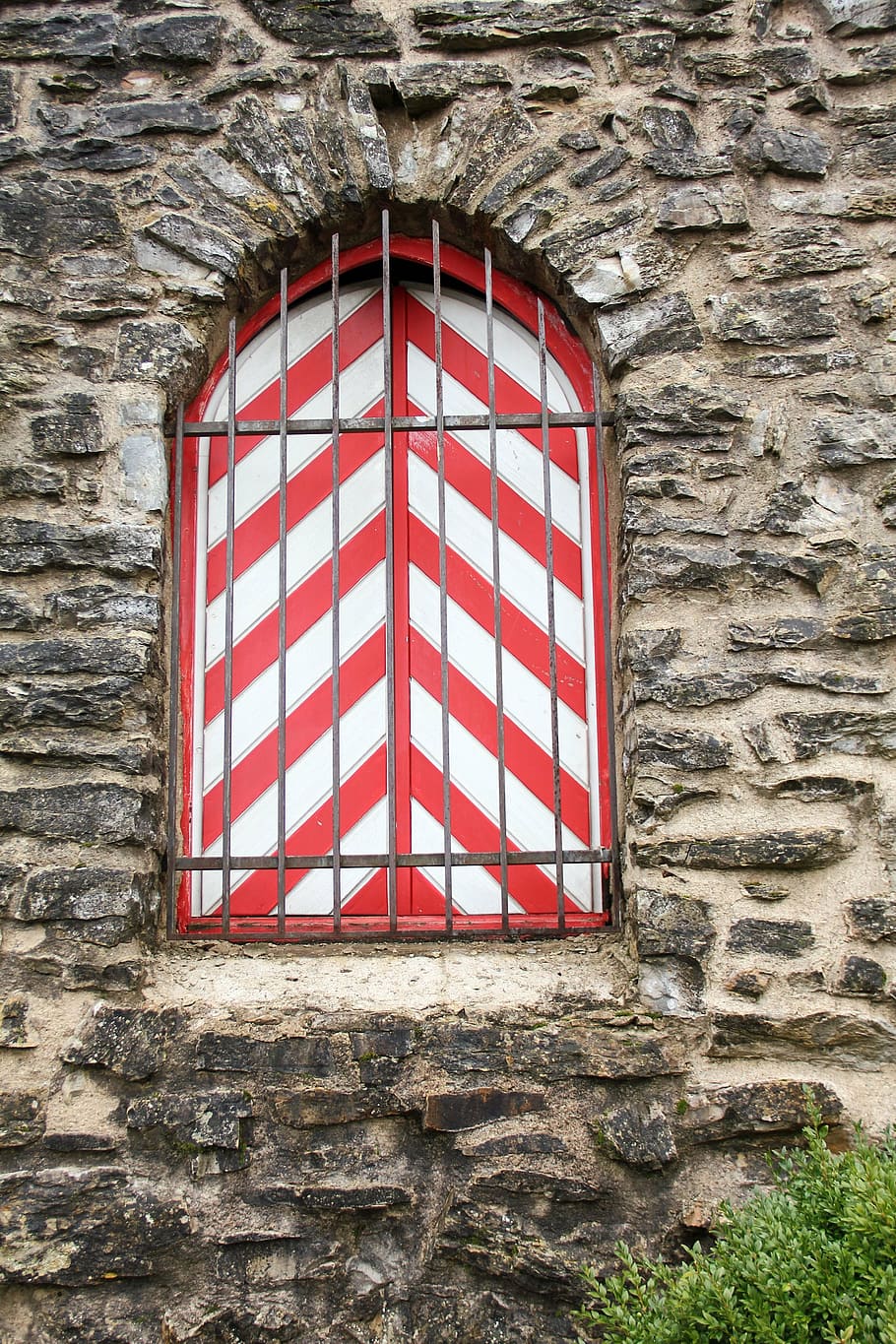 window, castle, wall, stripes, red white, grid, architecture HD wallpaper