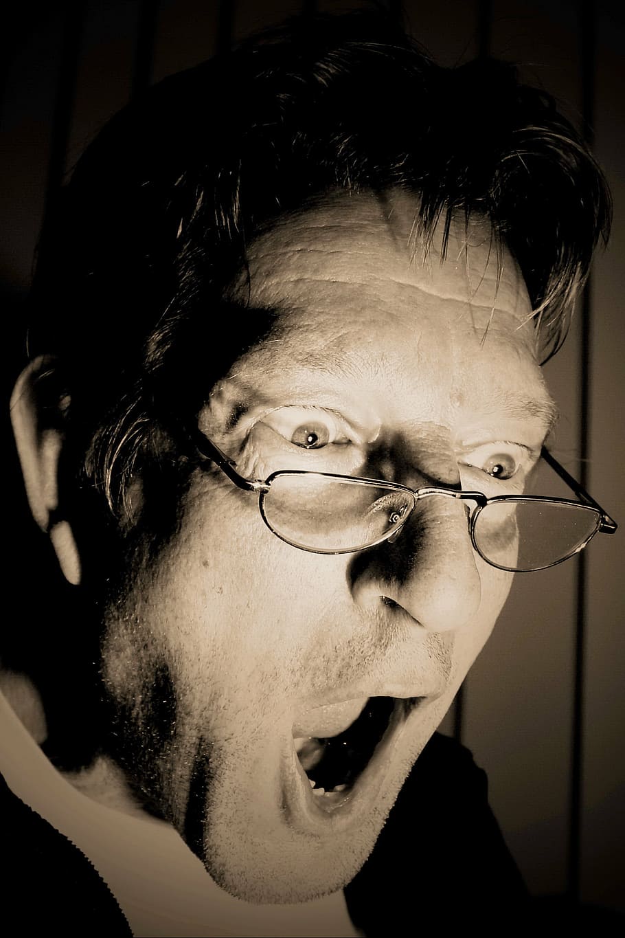 man opening his mouth, scared, fear, schreck, panic, horror HD wallpaper
