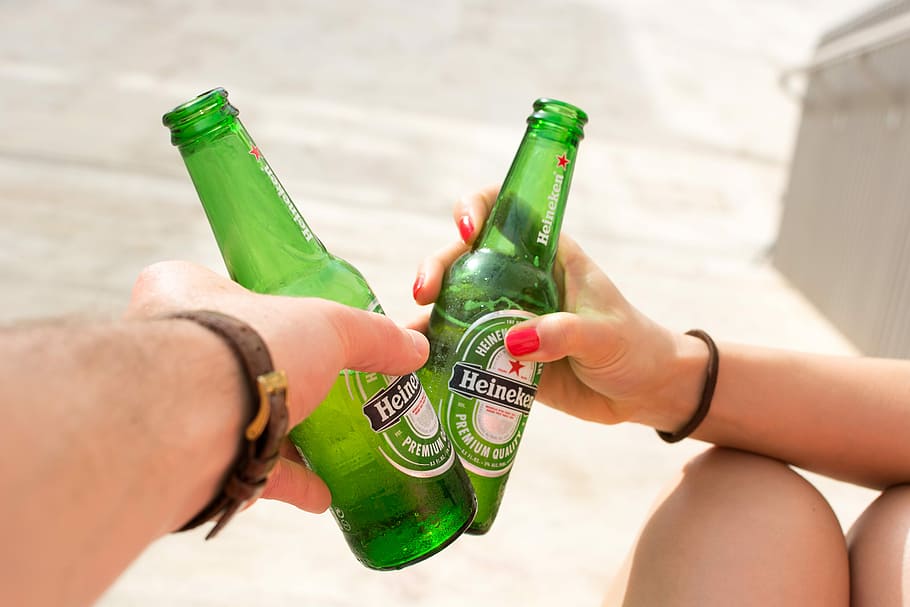 Heineken beer bottle, drink, hands, outside, beer - Alcohol, drinking
