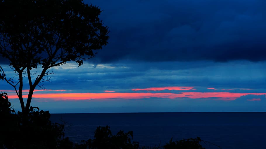body of water during dawn, Sunset, Ocean, Blue, Pink, Clouds HD wallpaper