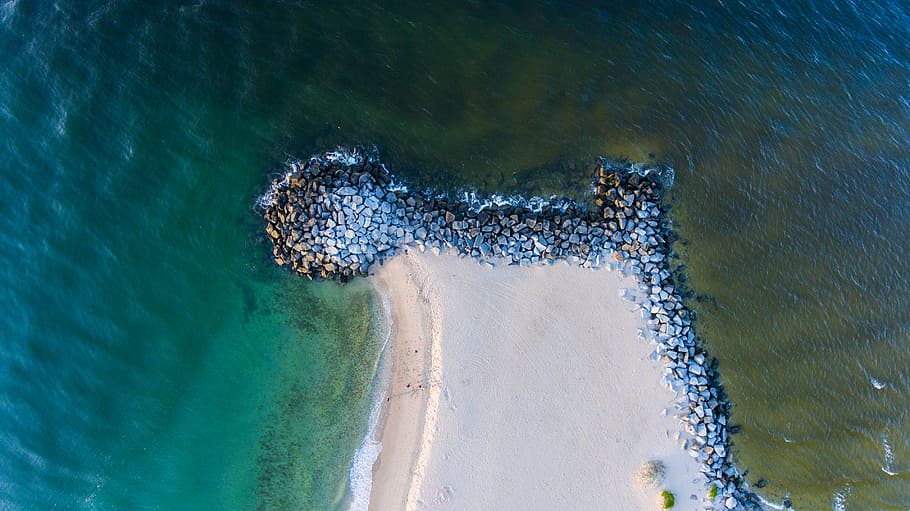 aerial photography of ocean and white sand, birds eye view of shore beside body of water