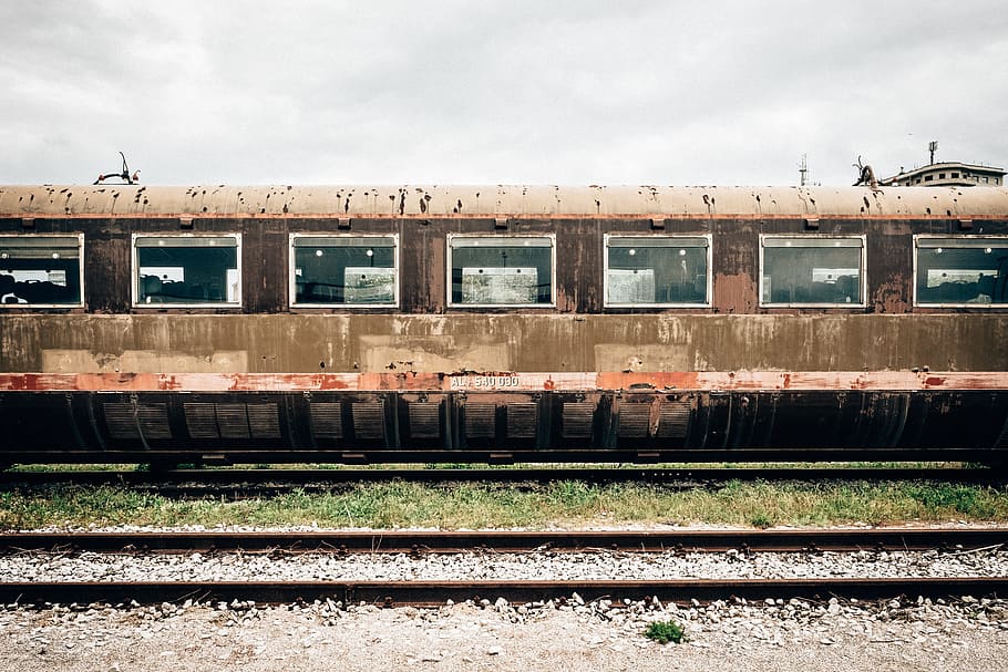 selective focus photography of train, photo of rusted train on train tracks during daytime HD wallpaper
