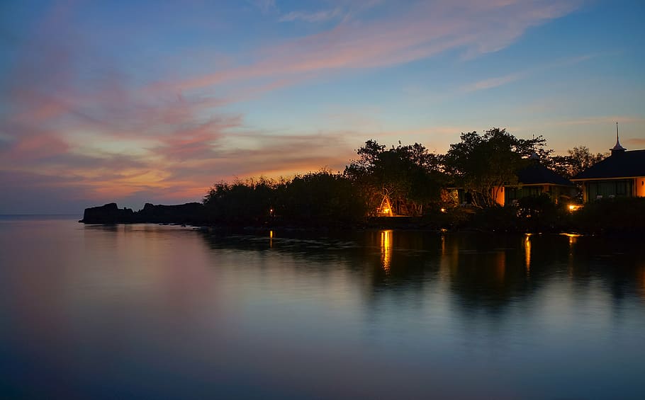 houses near body of water, sea, ocean, reflection, light, tree HD wallpaper