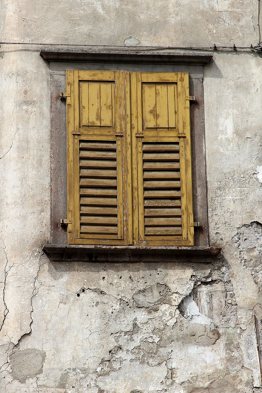 window, old, old window, facade, historically, weathered, wood HD wallpaper