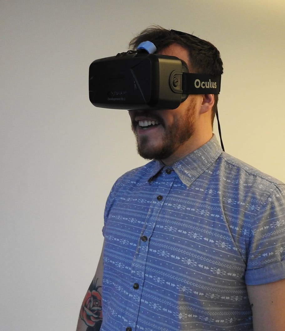 man using VR headset, virtual reality, technology, device, entertainment HD wallpaper