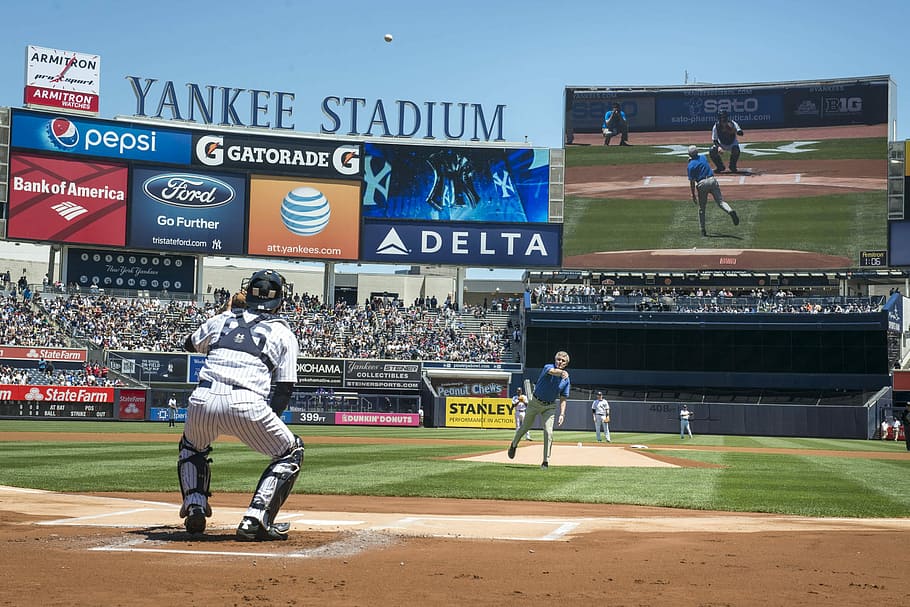 athletes playing on Yankee Stadium, Baseball, Catcher, Ceremonial