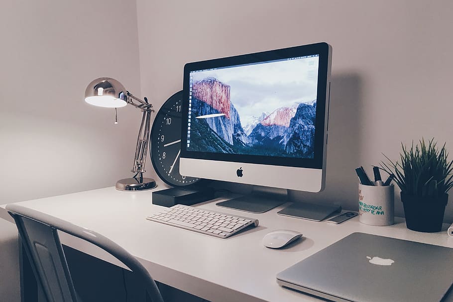 100+ Office Desk Pictures | Download Free Images & Stock Photos on Unsplash
