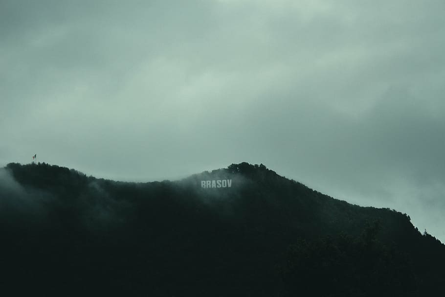 Brasov text, silhouette, hill, white, cloudy, sky, dark, black and white, HD wallpaper