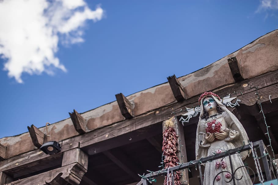 female religious statuette, woman wearing veil statue on balcony HD wallpaper