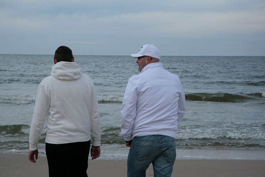 move, immediately, beach, cold, baltic sea, friends, seaside HD wallpaper