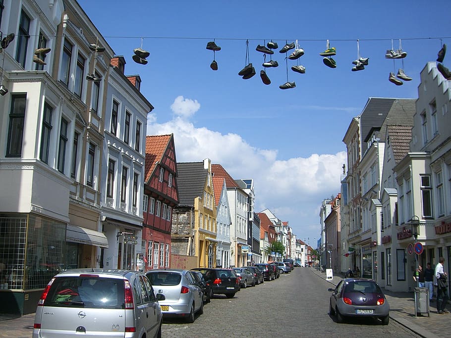 flensburg, downtown, norderstraße, shoes, leash, tradition HD wallpaper