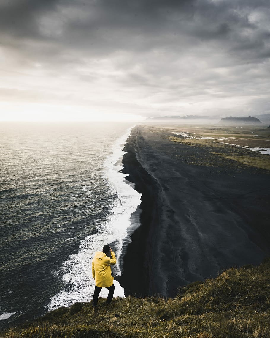 man on top hill near body of water, person standing on top of mountain near ocean HD wallpaper