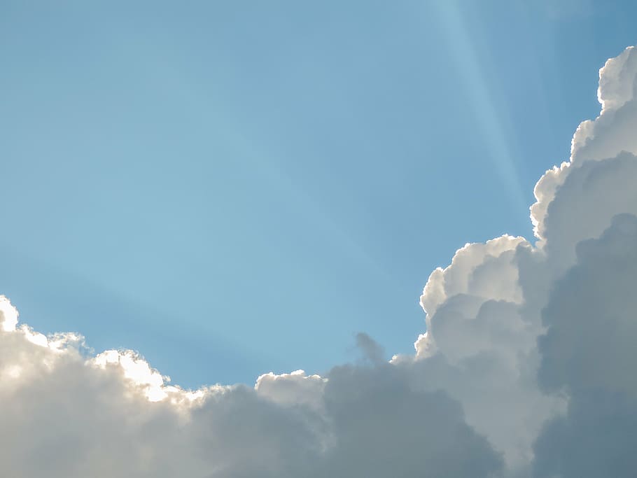 crepuscular rays and white clouds, sky, glow, blue, chumury, nature, HD wallpaper