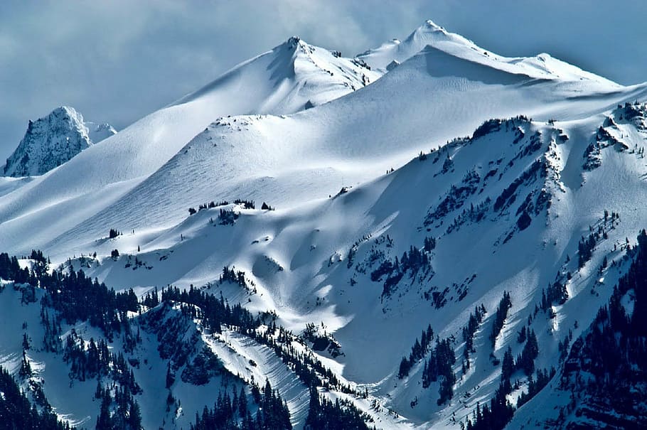 mountain coated with white snow during daytime, snow covered HD wallpaper