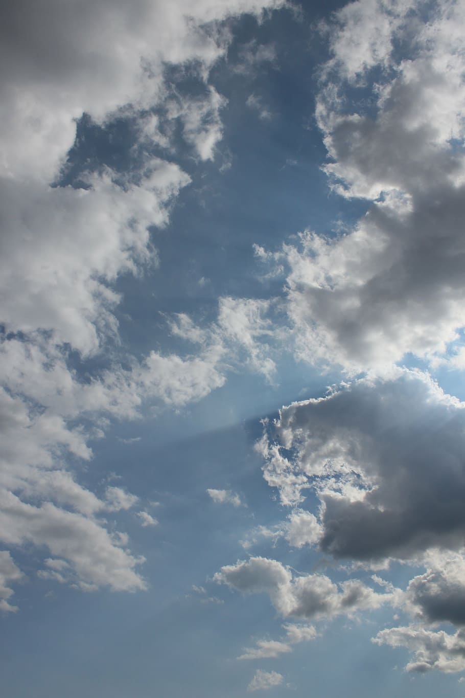 blue, bright, clouds, dark, light, rays, sky, sun, nature, summer HD wallpaper