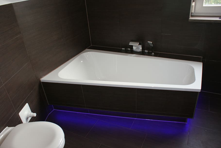 white ceramic bathtub beside white ceramic toilet sink, bad HD wallpaper